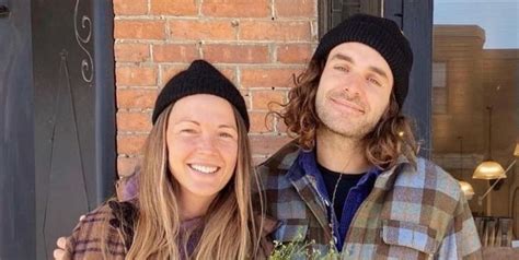 Vanessa Pilon et Alex Nevsky sortent et brisent le silence.